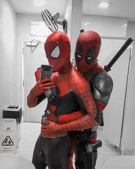 ♥️👬😍 Deadpool Halloween, Gay Halloween Costumes, Deadpool Y Spiderman, Gay Costume, Spiderman Deadpool, All Spiderman, Deadpool X Spiderman, Deadpool Costume, Couple Cosplay