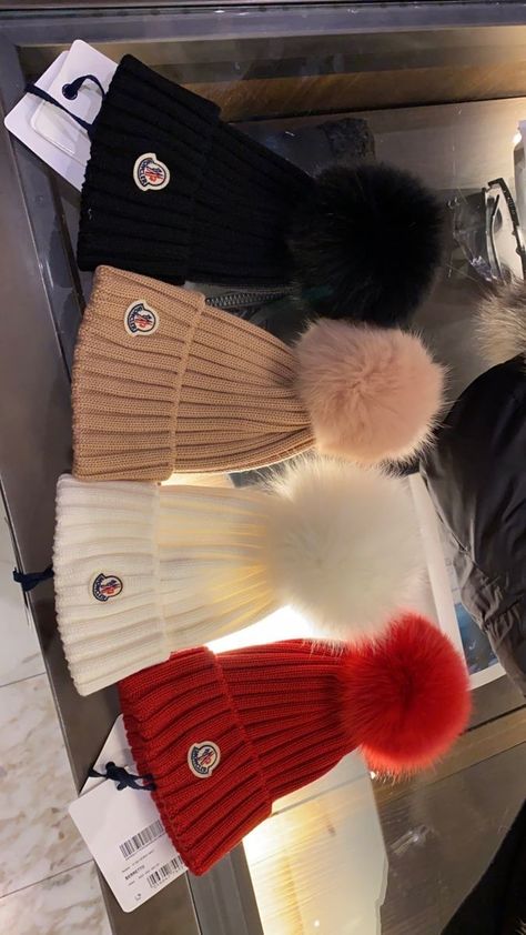 Moncler Beanie Women Outfit, Moncler Beanie Outfit, Moncler Outfit, Moncler Aesthetic, Istanbul Luxury, Moncler Beanie, Moncler Hat, Winter Baddie, Slippers Outfit