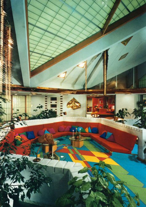 1970s Interior, 70s Architecture, 70s Living Room, 60s Interior, 70s Interior Design, Funky Patterns, 70s House, 70s Interior, Retro Interior Design