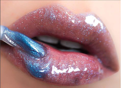 Blue Lip Liner, Shiny Blue Makeup, Blue Makeup Looks Lips, Halloween Hogwarts, Blue Galaxy Makeup, Tinted Lips, Starry Lip Gloss, Blue Lips Aesthetic, Dr Characters