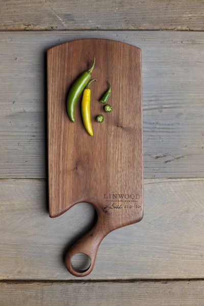 Black Walnut Chopping Board Ideas, Clock Ideas, Wood Chopping Board, Wooden Chopping Boards, Black Walnut Wood, Chopping Boards, Diy Holz, Into The Woods, Wooden Board