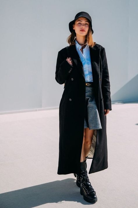 Best Street Style Trend at Paris Fashion Week Spring 2022 Bucket Hat Outfits, Hat Outfits, Spring Lookbook, Fashion Trend Forecast, Street Style Spring, Trendy Fits, Aesthetic Inspiration, 2022 Trends, Street Style Trends