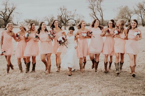 Pink Western Wedding, Bridesmaids Dresses Pink, Gold Bridesmaids Dresses, Western Wedding Decorations, Gold Bridal Party, Rose Gold Bridesmaid Dress, Blush Pink Bridesmaids, Dream Country, Jen Jen