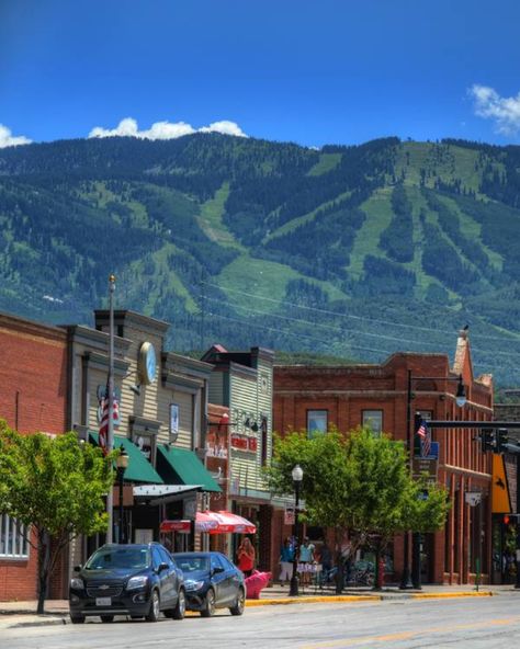 Picture-perfect moments await in downtown Steamboat Springs, surrounded by towering mountains. 🌄✨ Indulge in the small-town charm and let the mountains inspire your adventures. Book your stay at one of our cozy vacation rentals and make the most of your getaway!

#steamboatsprings #colorado #steamboatspringscolorado #mountainretreat #exploresteamboat #vacationmode Small Town Colorado, Cozy Vacation, Steamboat Colorado, Nice Scenery, Cozy Lodge, Steamboat Springs Colorado, Best Ski Resorts, Post Grad, Ski Resorts