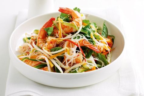 20 minutes is all it takes to create this delicious and tasty meal. Rice Noodle Salad Recipes, Hcg Phase 2, Cucumber Noodles, Chilli Prawns, Rice Noodle Recipes, Salads Recipes For Dinner, Rice Noodle Salad, Prawn Salad, Hcg Recipes