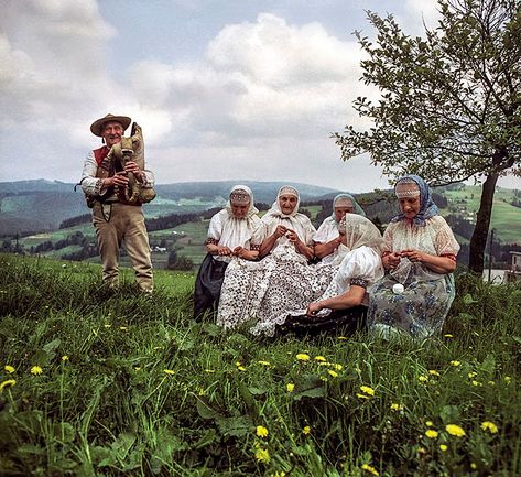 Polish Folklore, Poland Culture, Polish Culture, Polish Heritage, Costumes Around The World, Polish Folk Art, Tatra Mountains, Polish Folk, Golden Thread