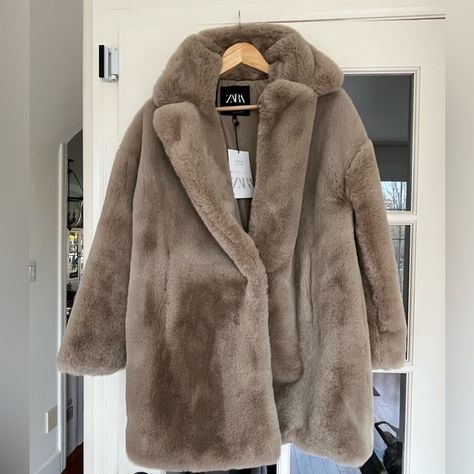 NWT ZARA beige faux fur coat Zara Fur Coat, Beige Fur Coat Outfit, Fake Fur Coat Outfit, Zara Winter Jacket, Beige Fur Coat, Fur Coat Outfits, Beige Faux Fur Coat, Faux Fur Coats Outfit, Zara Faux Fur Coat