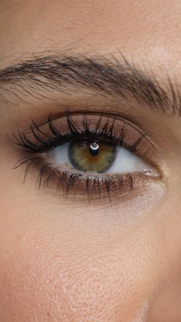 Brown Smokey Eye For Blue Eyes, Shadow Makeup Eye, Under Eye Shadow Makeup, Makeup Looks For Events, Latte Eye Makeup, Coffee Date Makeup, Fall 2024 Makeup, Coffee Makeup Look, Light Brown Eye Makeup