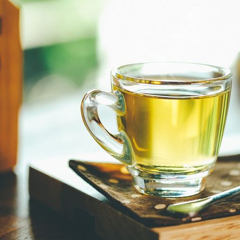 Green Tea Cup, Lower Cholesterol Naturally, Yerba Mate Tea, Belly Fat Overnight, Best Green Tea, Mate Tea, Tea Plant, Green Tea Benefits, Sugary Food