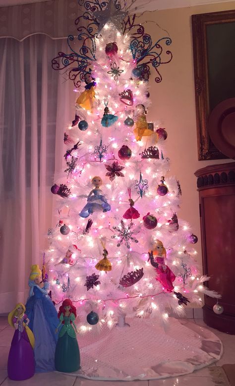 Disney princess christmas tree Disney Princess Christmas Tree, Princess Christmas Tree, Natal Do Mickey Mouse, Disney Princess Christmas, Mickey Mouse Christmas Tree, Princess Christmas, A Pink Christmas, Disney Christmas Decorations, Disney Christmas Tree