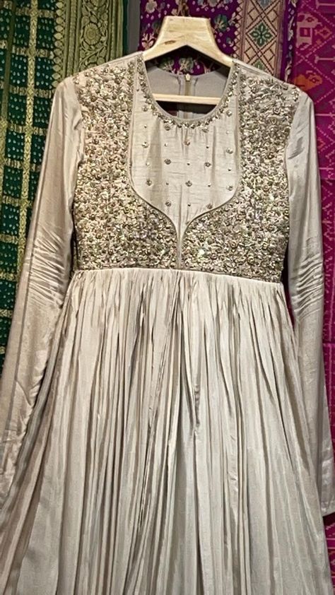 Ivory Anarkali Sabyasachi, Ivory Anarkali, Pakistani Formal Dresses, Anarkali Dress Pattern, Lehenga Blouse Designs, Designer Kurti Patterns, Simple Kurti Designs, Stitching Dresses, Pakistani Fancy Dresses