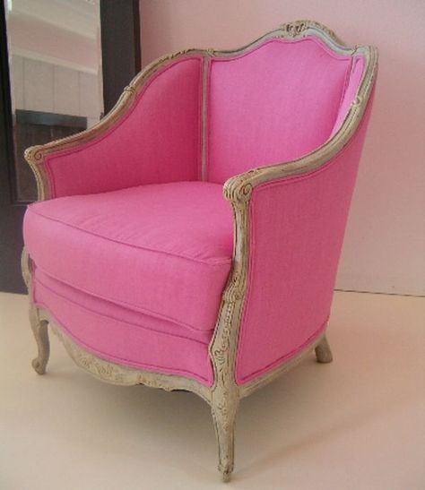 Pink Linen Bergere Chair by LeAnn Stephenson, The Vintage Laundress www.thevintagelaundry.etsy.com Antique French Chairs, French Arm Chair, Pink Furniture, Yellow Chair, Cottage Shabby Chic, Bergere Chair, Pink Chair, Pink Home Decor, Design Blogs