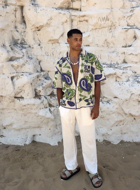 Ellis Iyayi Bahamas Outfit Ideas Men, Men Tropical Outfit, Mens Beach Vacation Outfits, Puerto Rico Outfits Men, Aesthetic Beach Outfits Men, Guy Coachella Outfits, Mens Holiday Outfits, Ellis Iyayi, Miami Outfits Men