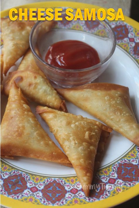 Wedding Food Appetizers, Samosa Pinwheels, Chicken Samosa Recipe, Cheese Samosa, Ramzan Iftar, Chicken Samosa Recipes, Samosa Recipes, Chicken Samosa, Ramzan Recipe