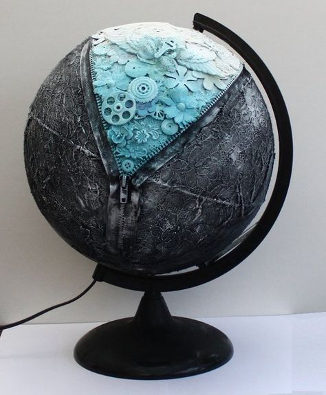 Pojjo's Gallery: A globe  This is awesome! Globe Crafts Diy, Globe Upcycle, Recyclable Items, Globe Projects, Altered Objects, Decor Balls, Globe Crafts, Painted Globe, Globe Art