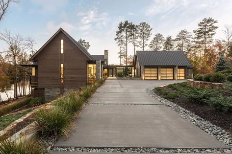 Stone Lake House Exterior, Modern Lake House Floor Plans, Rustic Modern Lake House, Lake View Homes, Waterfront House Plans, House With Nature, Lake House Exterior, Contemporary Lake House, Riverfront Home