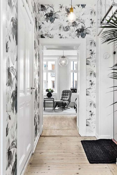 Click to see some of my all time favorite wallpaper and what I chose for my reno | Kristywicks.com Hallway Wallpaper Ideas, Black And White Floral Wallpaper, White Floral Wallpaper, Wallpaper Hallway, Wallpaper Glitter, Hallway Wallpaper, Entryway Flooring, Interior Design Per La Casa, Hal Decor