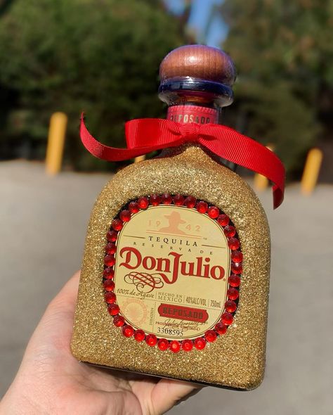 Instagram: @jloxxcustoms Custom Tequila Bottle, Tequila Bottles Decoration Gift Ideas, Glitter Tequila Bottle, Decorated Tequila Bottle, Tequila Bottles Decoration, Don Julio Bottle, Diy Alcohol Gifts, Blinged Bottles, Alcohol Bottle Decorations