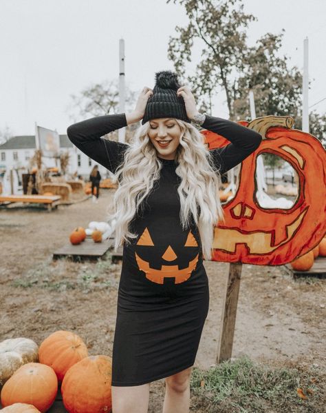 Best Pregnant Halloween Costumes: 32 Ideas Pregnant Pumpkin Costume, Easy Pregnant Halloween Costumes, Pregnant Costume Ideas, Halloween Costumes For Pregnant Women, Pregnancy Halloween Costumes, Halloween Costumes Pregnant Women, Pregnant Halloween Costume, Babyshower Dress, Maternity Stores