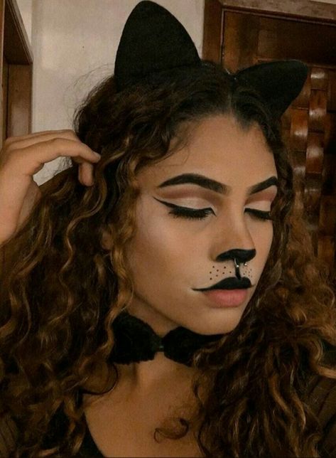 Cat Makeup Halloween Pretty, Cats In Halloween Costumes, Cat Costume Makeup, Catwoman Makeup, Black Cat Makeup, Cat Face Makeup, Coraline Makeup, Black Cat Halloween Costume, Cute Cat Costumes