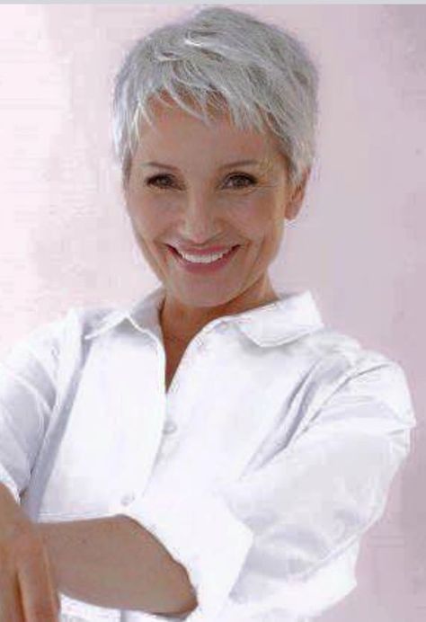 Obličejové Masky, High Hair, Gray Hair Cuts, Short Grey Hair, Super Short Hair, Short Choppy Hair, Short Hair Over 60, Very Short Hair, Haircut For Older Women