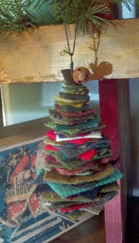 quiltsbycheri: with just a little wool...... Scrap Basket, Cheri Payne, Yarn Trees, Handmade Felt Ornament, Felt Bags, Vintage Christmas Crafts, Wool Work, Diy Wool, Recycled Sweaters