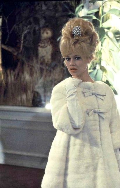 Celebrity Christmas, Bridgette Bardot, Bridget Bardot, Christmas Trivia, Marlene Dietrich, Joan Crawford, French Actress, Vintage Fur, Old Hollywood Glamour