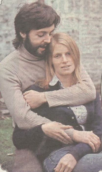 "She gives me everything. And tenderly. The kiss my lover brings. She brings to me. And I love her..." Mccartney Family, Paul And Linda, Linda Eastman, Beatles Girl, Paul Mccartney And Wings, Jane Asher, Paul And Linda Mccartney, Beatles Love, Beatles Photos