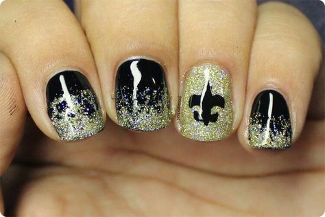 Glitter and New Orleans Saints! What more could a girl want?! Saints Nails, Nfl Nails, Sports Nails, Football Nails, Face Fun, Nail Glam, Sunday Football, Saints Football, Pointed Nails