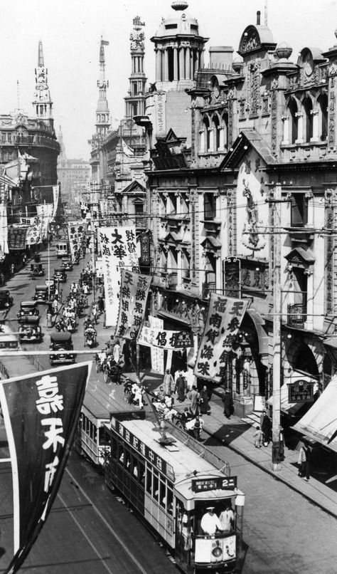 Old Shanghai, Asian History, Old Camera, 20 Century, Chongqing, Chinese Culture, Vintage Photographs, Metropolis, Amazing Nature