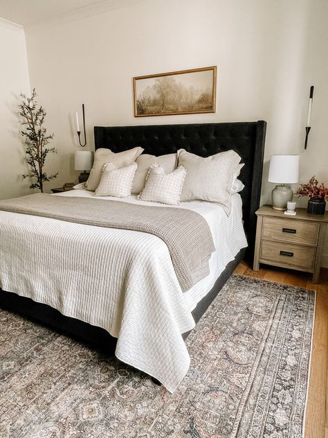 Beds With Black Headboard, Neutral Bedroom Black Headboard, Black Wood Bed Frame Bedroom, Bedding Ideas With Black Headboard, Black Farmhouse Bedroom Ideas, Black Furniture Neutral Bedroom, Black Bed Frame With Wood Nightstand, Bedroom Inspirations Dark Headboard, Bedroom Ideas With Platform Bed