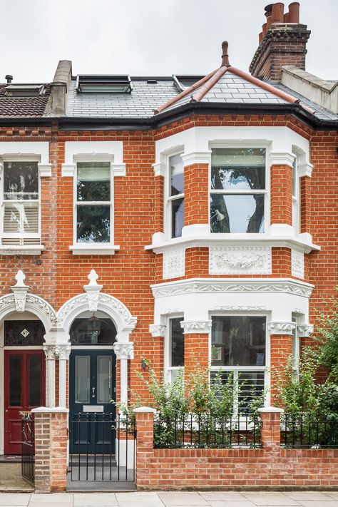 Victorian Homes Uk, English Style House Exterior, English Terrace House, Uk Terraced House Exterior, Victorian Houses Exterior, London Home Exterior Dream Houses, London Home Exterior, Edwardian Exterior, Uk House Exterior