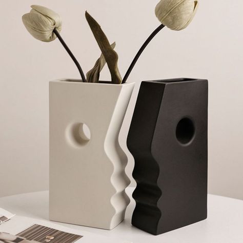 Tabletop Bookshelf, Sculpture Flower, Flower Vase Design, Face Sculpture, Face Vase, Cerámica Ideas, Glass Flower Vases, Table Console, Matte Texture