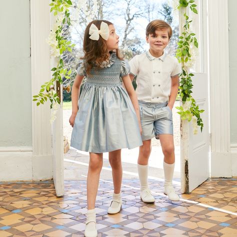 Old Money Kids, Crab Wedding, Appalachian Horror, Kids Wedding Outfits, Twin Baby Clothes, Quintessentially British, Hand Smocked Dress, Victoria Fashion, Twin Outfits