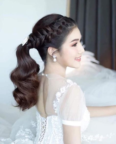 Hair Styles For Join Wedding, Model Sanggul Modern Simple, Hairdo Wisuda, Hairdo Simple, Sanggul Modern, Hair Stayl, Hairstyles For Gowns, Cute Ootd, Ootd Instagram