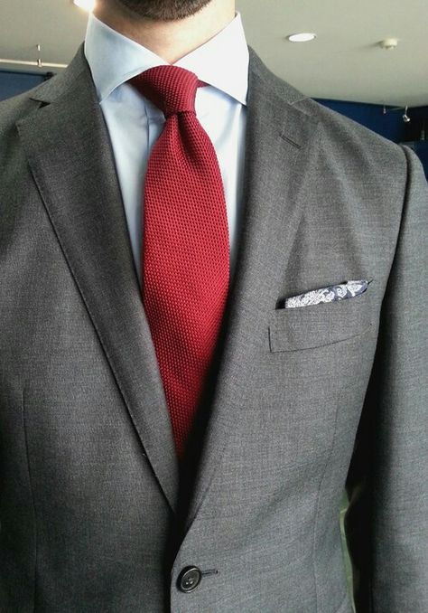 Grey suit red tie Gray Suit Red Tie, Grey Suit With Pink Tie, Red Tie Aesthetic, Suit With Pink Tie, Suit Red Tie, Tie Aesthetic, Grad Suits, Suit With Red Tie, Mens Suit Colors