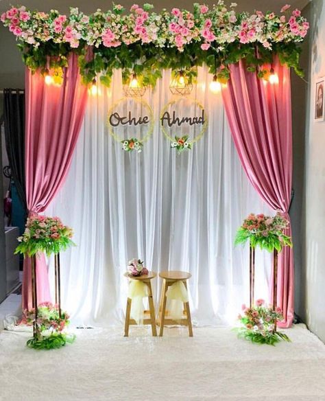 Simple Photobooth Ideas, Selfie Point Decoration, Selfie Point Decoration Wedding, Mini Pelamin, Selfie Point, Mehendi Decoration, Photography Studio Decor, Popsicle Stick Crafts House, Church Altar Decorations