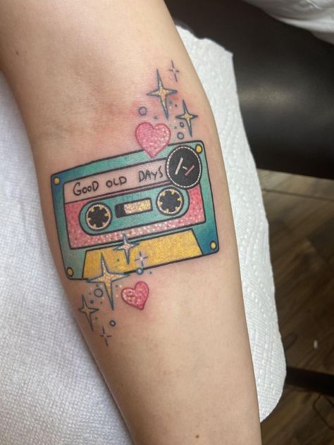 Small 90s Tattoo, 80 Tattoo Ideas, Made In The 90s Tattoo, 90s Pop Culture Tattoo, 80s Themed Tattoos, 80s Aesthetic Tattoo, 1980s Tattoo Ideas, Tomagatchi Tattoo, 90s Tattoos Ideas