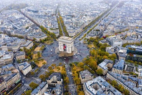 Olympic Trophy, Champs Elysees Paris, Paris Honeymoon, Paris Landmarks, Easy Recipes For Dinner, Paris Summer, Champs Elysees, Road Trip Fun, Breathtaking Beauty