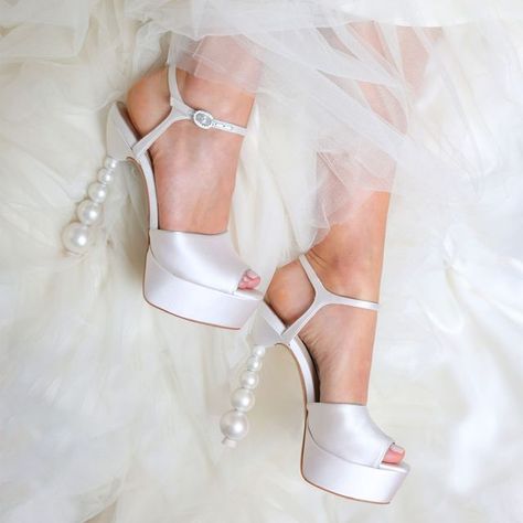 SOPHIA WEBSTER on Instagram: "Say YES to the shoes 🤍✨... our 'Natalia' Perla platforms are elegant and adoring; ideal to say "I do" in! 💍✨✨ #SophiaWebster #SophiaWebsterNatalia #SophiaWebsterBridal" Sophia Webster Heels, Embroidery Sandals, Regency Wedding, High Heel Platform Sandals, Sophia Webster Shoes, Pointy Heels, Crystal Heels, High Heel Platform, Keira Knightley