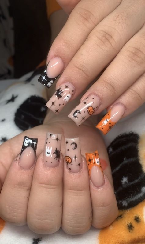 Cute Square Halloween Nails, Short Square Fall Nails Acrylic, Halloween Square Nails, Pumpkin Halloween Nails, Halloween Pumpkin Nails, Bedazzled Nails, Football Nails, Uñas Ideas, Halloween Acrylic