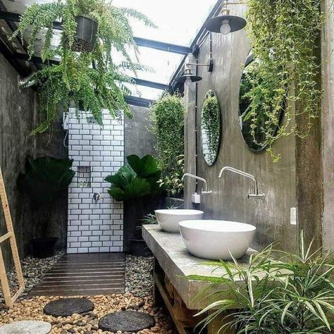 Indoor Outdoor Bathroom, Outdoor Bathroom Design, Outdoor Bathroom, Outdoor Bath, Garden Bathroom, Bathroom Plants, Outdoor Bathrooms, Indoor Gardens, Bathroom Inspiration Decor