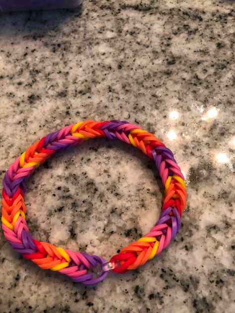 Rubber Band Bracelet Color Combos, Loom Bracelets Color Combos, Rubber Band Bracelet Color Ideas, Rainbow Loom Bracelets Color Ideas, Looming Bracelets, Diy Rubber Band Bracelet, Loom Bands Ideas, Fishtail Loom Bracelet, Rainbow Loom Fishtail