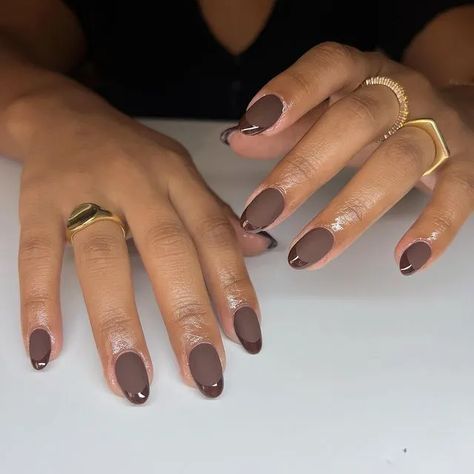 15 chic minimalist fall nail ideas and winter nail designs you don't want to miss! I'm definitely getting #6 tomorrow - I just can't help myself! Too cute! autumn nail ideas | September nails October nails winter nail trends #nails #fallnails #winternails #manicure #minimalist Short Round Nails, Minimalist Nail, October Nails, How To Grow Nails, Round Nails, Instagram Nails, Oval Nails, Neutral Nails, Gel Nail Designs