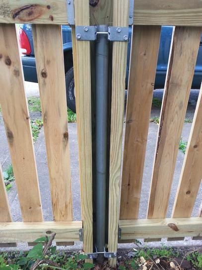 Transforming a 4ft chain link Fence into a Privacy Fence – CONFIDENT TO DIY Galvanized Fence Post, Steel Fence Posts, Wood Fence Post, Diy Backyard Fence, Diy Privacy Fence, Metal Fence Posts, Wood Privacy Fence, Wood Fence Design, Wooden Gate