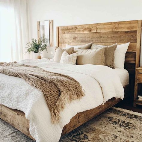 Reclaimed Wood Platform Bed Wooden Bed Frame Ideas, Linen Bedroom Ideas, Diy Wooden Bed Frame, Wooden Bed Frame Diy, Build Bed Frame, Reclaimed Wood Bed, Farmhouse Bed Frame, Wooden Bed Frame Rustic, Reclaimed Wood Bed Frame