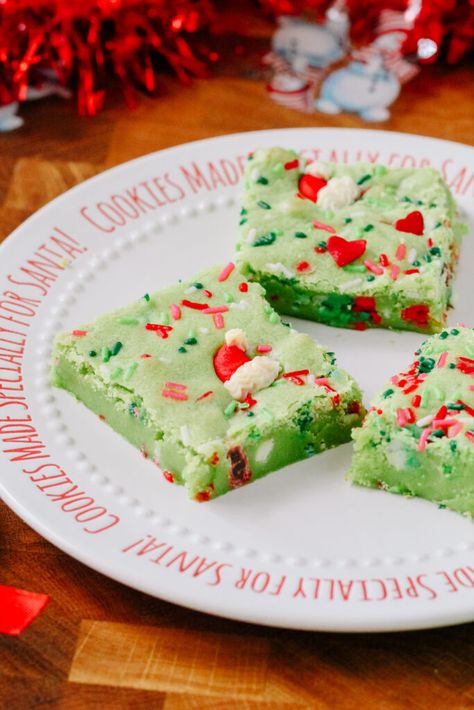 Grinch Brownies, Holiday Dessert Drinks, Grinch Cookies, Baking Conversions, Christmas Desserts Easy, Blondies Recipe, Best Sweets, Green Food, Best Brownies