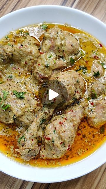 Nagina Abbas on Instagram: "This Chicken recipe is basically called ‘Chicken Maharani’ and it is a Mughlai dish with a rich gravy made of onion-cashew paste, and many other spices. The chicken pieces are juicy and absorb all the flavors nicely. If you are looking to make a chicken recipe that is full of flavors and rich texture, then our Chicken Maharani recipe is a must-try for you all  . . Follow @shanedelhi_official for more  . . #new #trending #viral #new #reel" Chicken Mughlai Recipe, Chicken Maharani Recipe, Chicken Gravy Recipe Indian, Chicken Makhani, Chicken Gravy Recipe, New Reel, Chicken Pieces, Chicken Gravy, Gravy Recipes