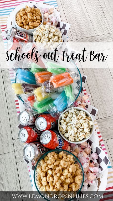 Are you and your kids dragging through the end of the school year & can't wait until summer break? A Summer celebration is in need! Welcome the kids home on the last day of school with this POP INTO SUMMER TREAT BAR using a DOUGH BOWL! It's the perfect way to start celebrating summer break! Great for a end of the school year party or your own little family SUMMER fun! Read the Blog Post to bring this celebration to your house and grab the free SUMMER PRINTABLES too! End Of The Year School Party Snacks, End Of Year Party Food Ideas, End Of School Year Party At Home, Last Day Of School Breakfast, End Of School Party, Last Day Of School Party, Caramel Puff Corn, Summer Table Decorations, Treat Bar