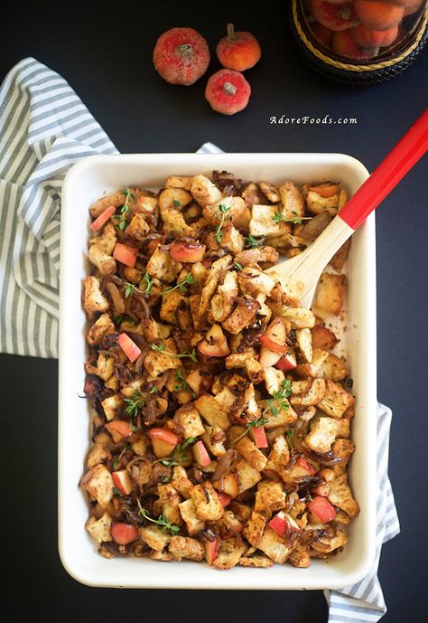 Easy caramelized onion and apple stuffing recipe Apple Onion Celery Stuffing, Onion Stuffing, Apple Stuffing, Fun Holiday Food, Vegetarian Thanksgiving Recipes, What Is For Dinner, Stuffing Recipes For Thanksgiving, Best Thanksgiving Recipes, Vegetarian Thanksgiving